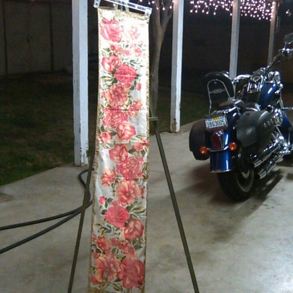 Beautiful Jacklyn Smith scarf/wrap - Picture 4 of 4