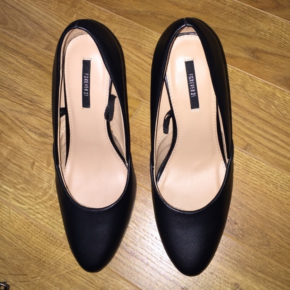 Forever 21 Black High Heels 7 - Picture 2 of 4