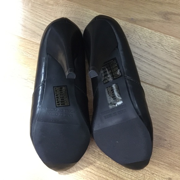 Forever 21 Black High Heels 7 - Picture 4 of 4