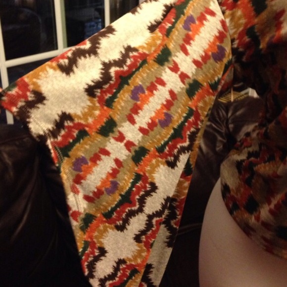 Soft Top blouse with Wide Open Sleeves - Picture 2 of 3