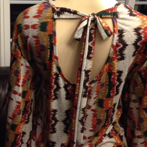 Soft Top blouse with Wide Open Sleeves - Picture 3 of 3