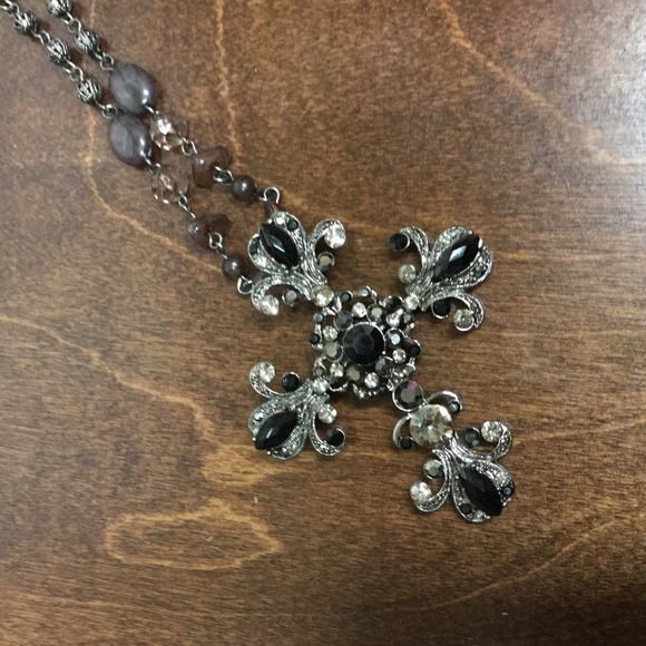 SOLD!!! 💜💕💜💕NWOT Cross Necklace with Beading