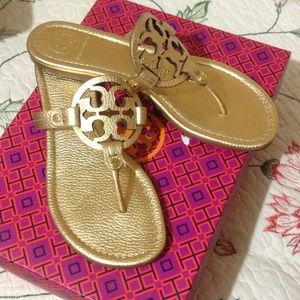 New with box size 8.5 authentic tory burch