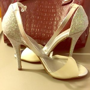 Chinese laundry Jinjer heeled sandal