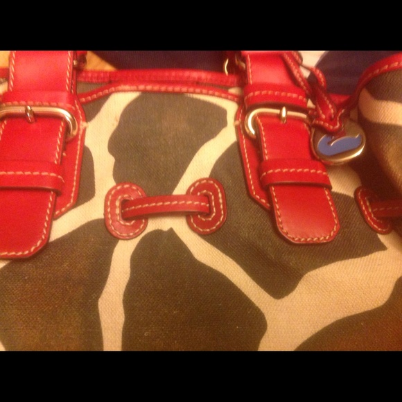 Authentic Dooney&Bourke purse Giraffe print w/red - Picture 2 of 4