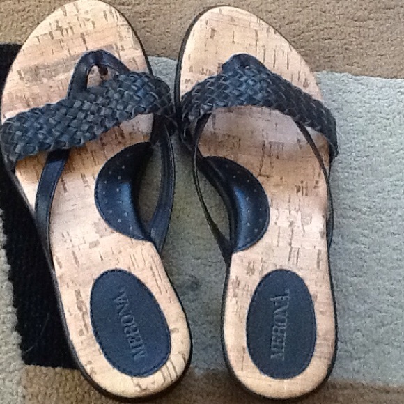 Merona slip on sandals size 6 1/2 like new
