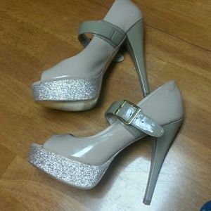 Steve Madden nude pumps!