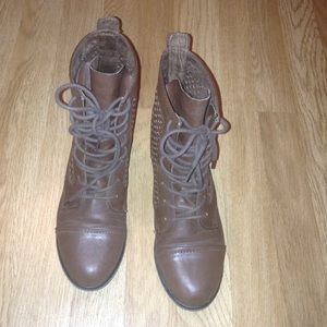 Combat boots