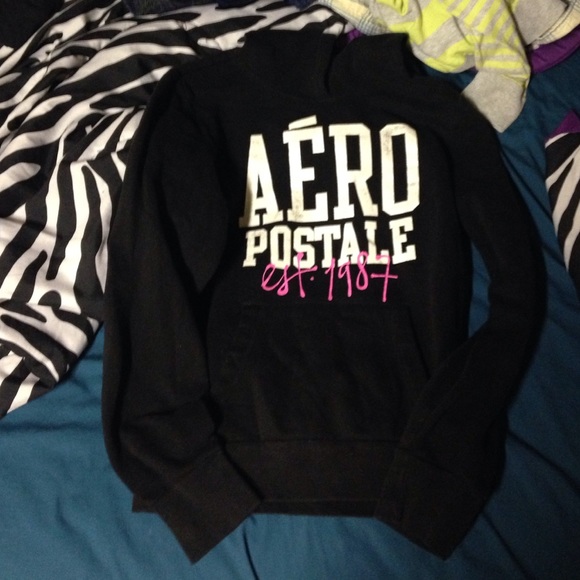 Aeropostale black sweatshirt .