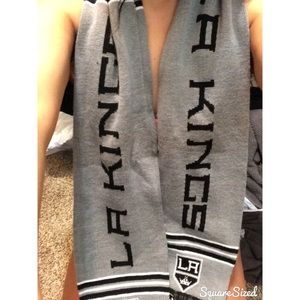 La kings scarf