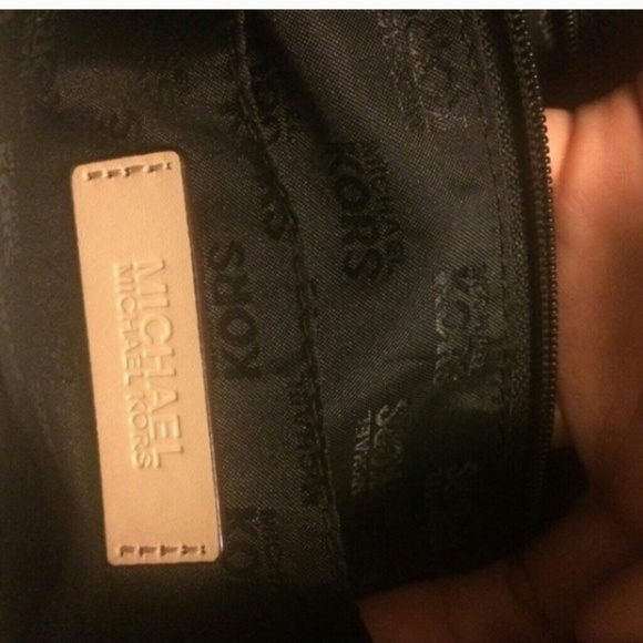 "AUTHENTIC MICHAEL KORS" - Picture 3 of 4