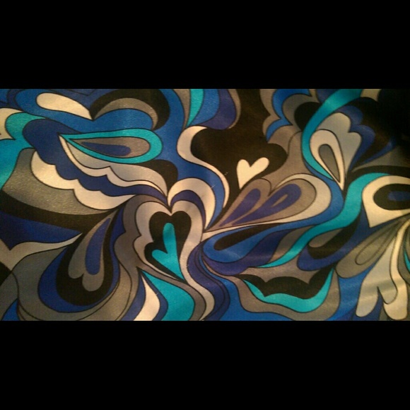 **Sold in Bundle**Colorful halter top - Picture 2 of 2