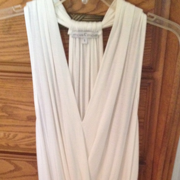 Moa Moa cute white top. Size small