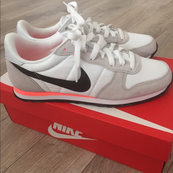 Women's Nike Genicco