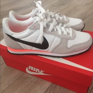 Women's Nike Genicco