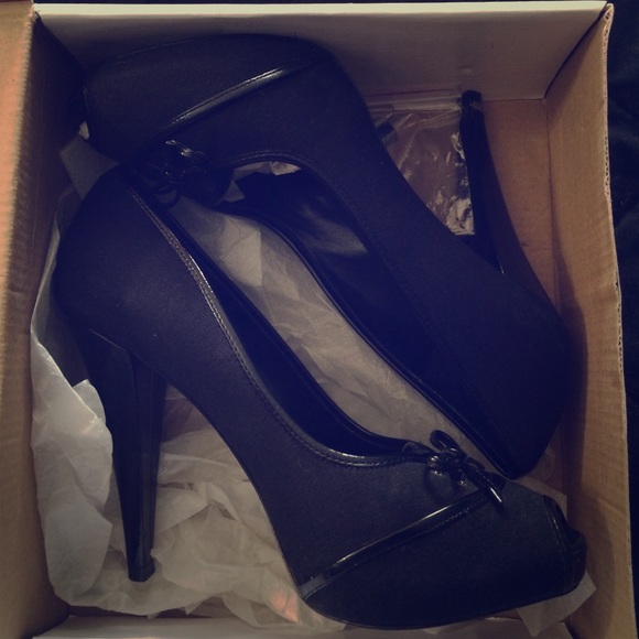 Steve Madden RIPAA hidden platform pump