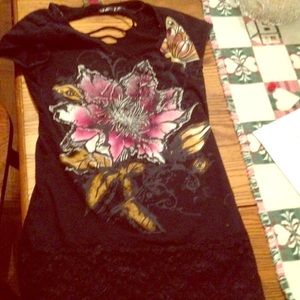 🌸A laced shirt with open back, big flower on it🌸