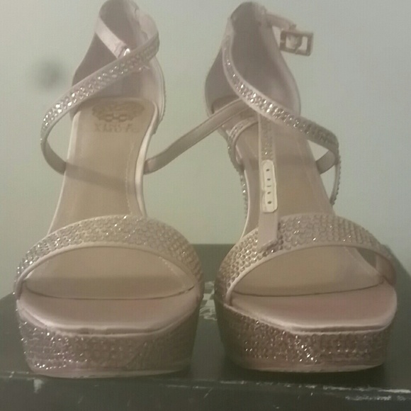 VINCE CAMUTO SATIN BEJEWELED SANDALS
