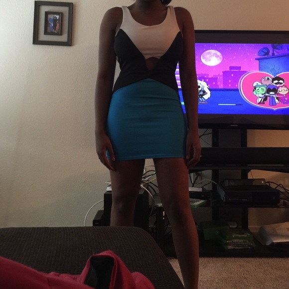 Dress - Picture 4 of 4