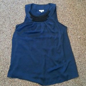 Flowy comfy Liz Lange maternity top!