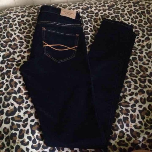 ✨SOLD✨ Dark wash jeans