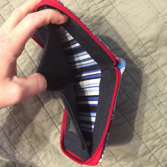 Vera Bradley retired Sea Side wallet - Picture 4 of 4