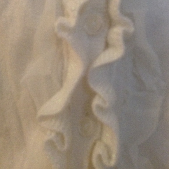 White button up with ruffles - Picture 2 of 4