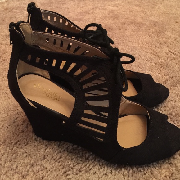 Shoes - Picture 2 of 3