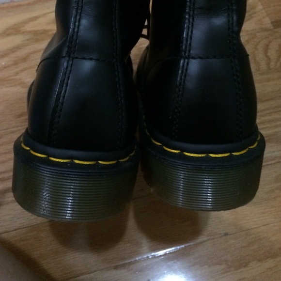 SOLD Dr martens black NWT $80 - Picture 3 of 4