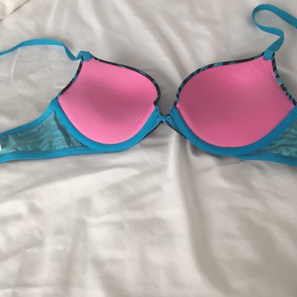 Victoria secret 32 a push up bra - Picture 2 of 3