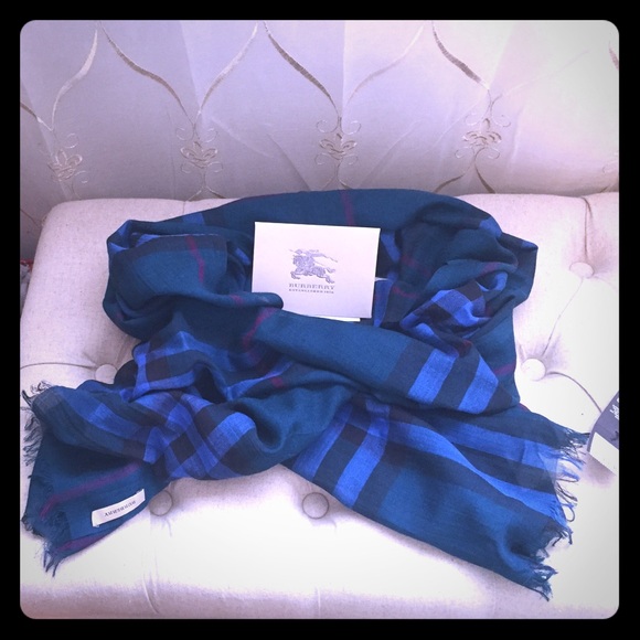 NWT Burberry check scarf