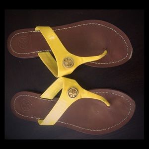 100% authentic Tory Burch beach sandals! ☀️