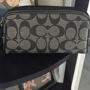 Coach makeup bag 👝💄