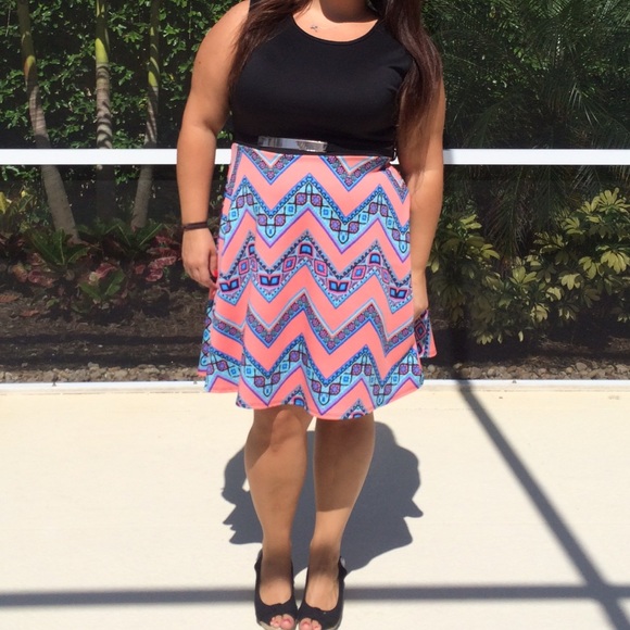 SOLD IN BUNDLE Pattern skater dress - Picture 2 of 3