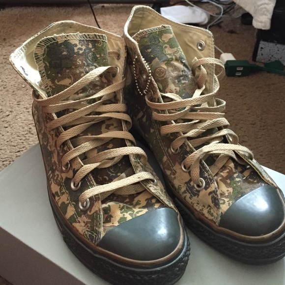 Camo converse shoes. Very stylish