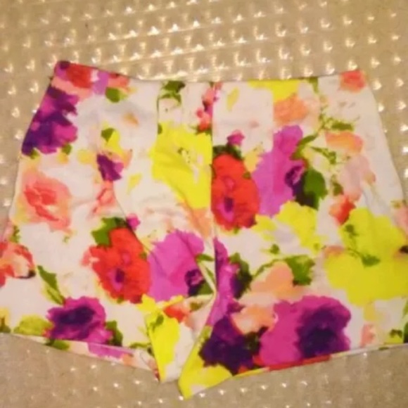 Forever 21 floral shorts size L