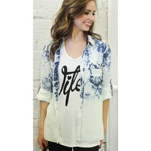 🌸HP 4/19!🌸 Fun & Flirt dyed button down
