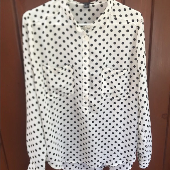 Long sleeve polkadot half button up