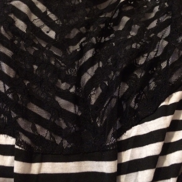 SOLD IN BUNDLE Black and white maxi - Picture 2 of 3