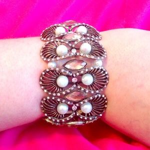Pearl & rhinestone stretch bracelet