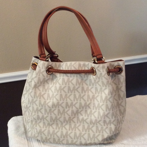 Authentic Michael Kors - Picture 2 of 4