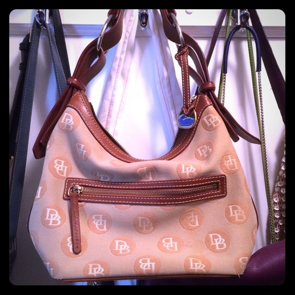 🚦SALE🚦GUC Dooney & Bourke logo shoulder bag