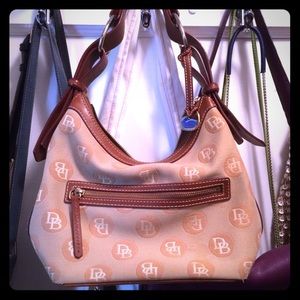 🚦SALE🚦GUC Dooney & Bourke logo shoulder bag