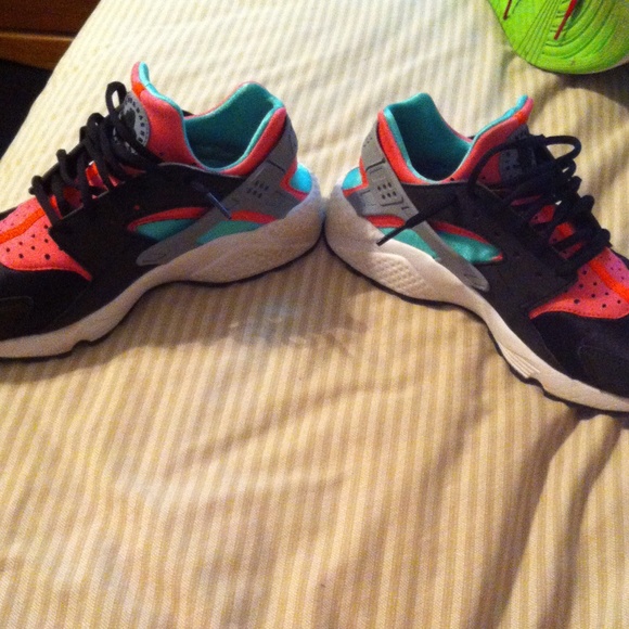 Nike Air Hurachi, very clean. Almost brand new! - Picture 3 of 3