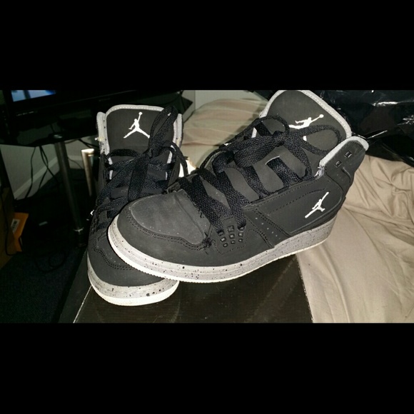 Black and white jordans 1 flight (gs)