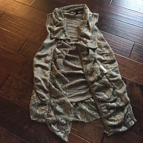 BKE Boutique sleeveless cardigan