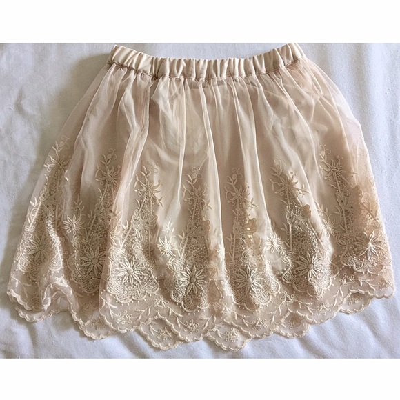 H&M Dresses & Skirts - Beautiful beige skirt - size 2