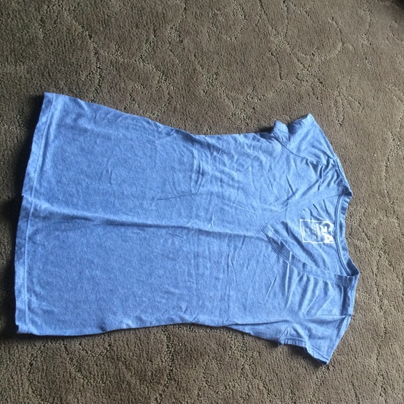 V-neck short sleeve shirt