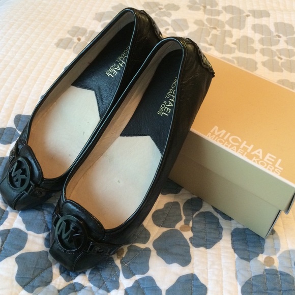 Michael Kors flat, used as new. Size 8M