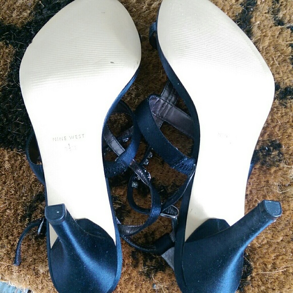 🎊🎉HOST PICK🎉Nine West Rhinestone Heels - Picture 3 of 4